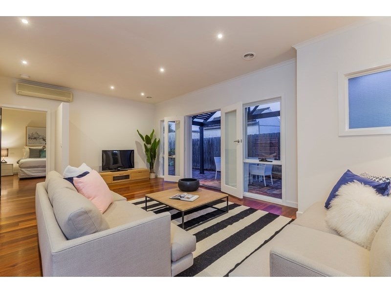 8 Price Street, Newtown VIC 3220