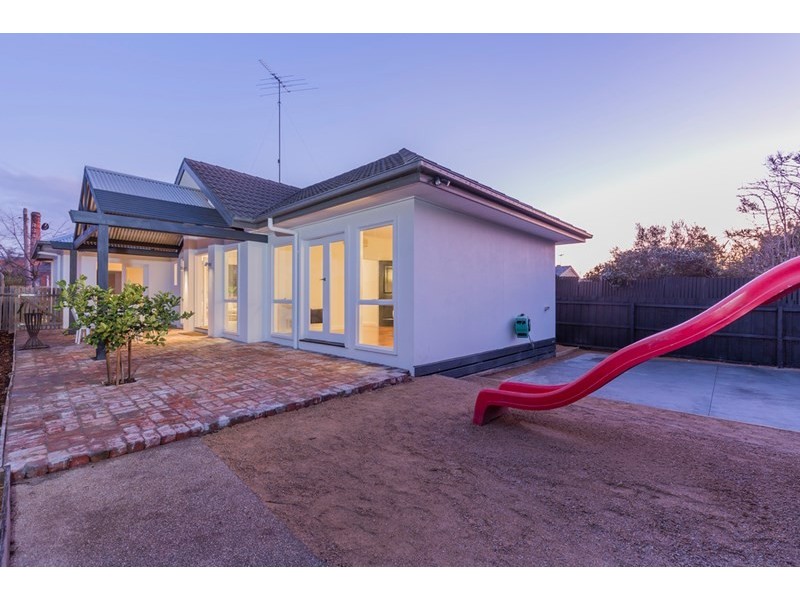 8 Price Street, Newtown VIC 3220