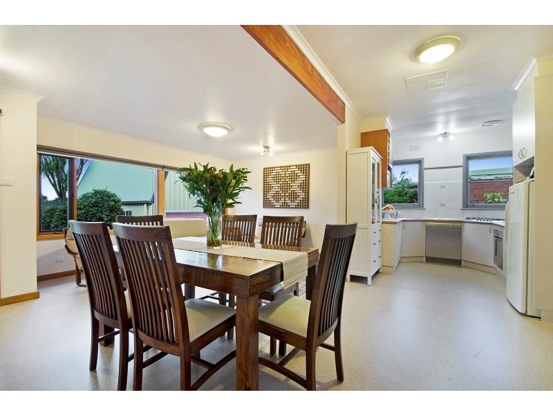 4 Toyne Avenue, Hamlyn Heights VIC 3215