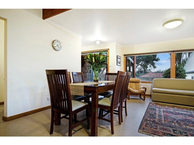 4 Toyne Avenue, Hamlyn Heights VIC 3215