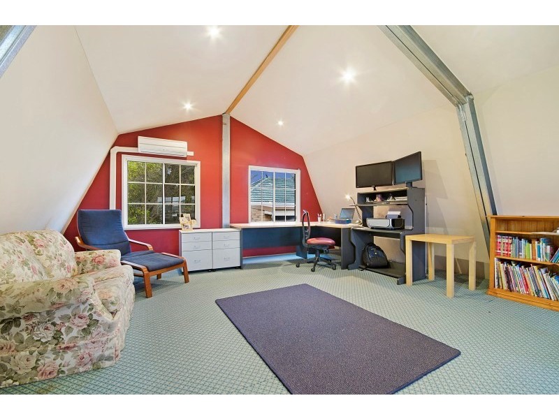 4 Toyne Avenue, Hamlyn Heights VIC 3215