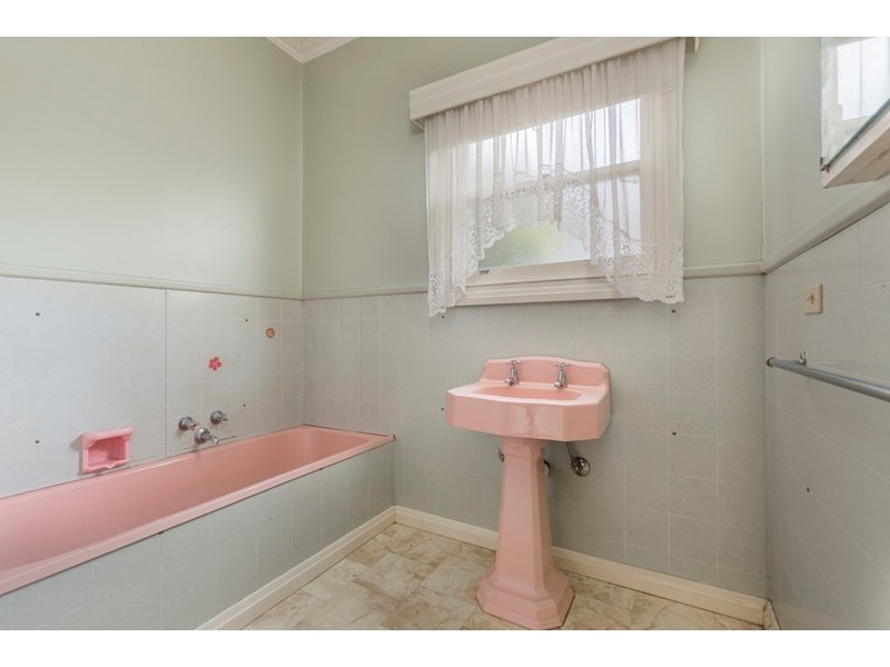 12 Bellarine Highway, Newcomb VIC 3219