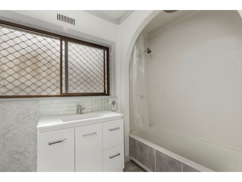 21 Mernda Parade, Belmont VIC 3216