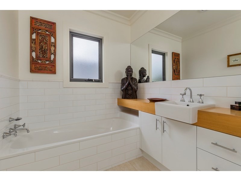 26 Malvern Grove, Manifold Heights VIC 3218