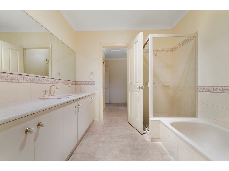 77 Meadowvale Drive, Grovedale VIC 3216