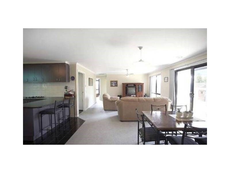 14 Maple Place, Waurn Ponds VIC 3216