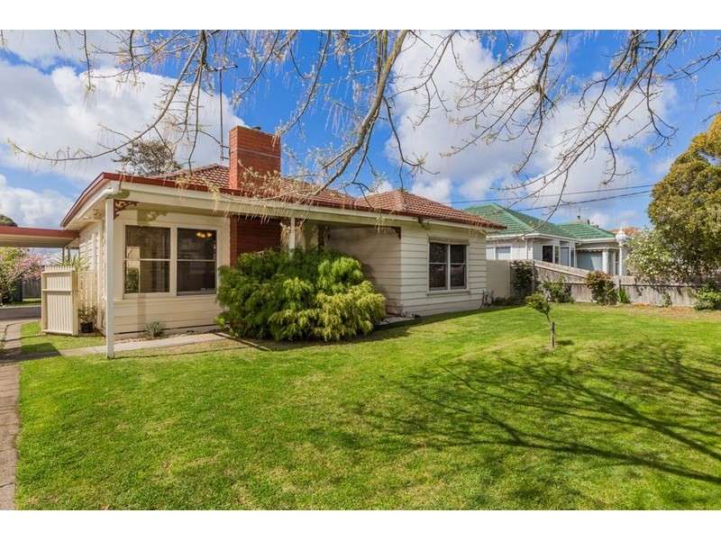 27 Highview Parade, Hamlyn Heights VIC 3215