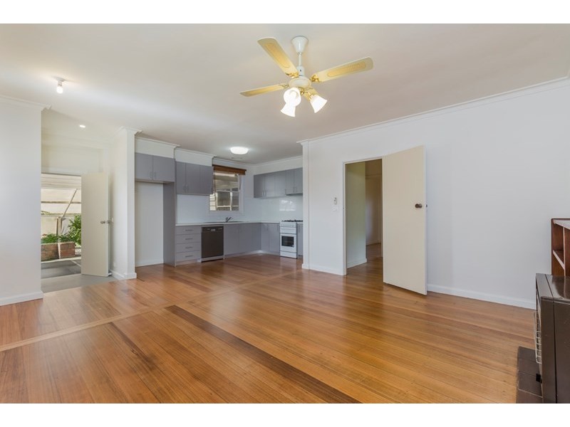 27 Highview Parade, Hamlyn Heights VIC 3215