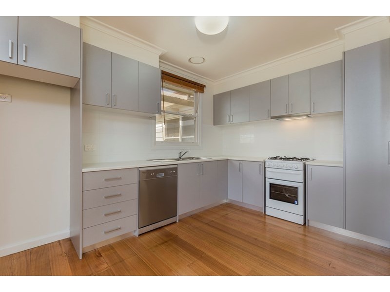 27 Highview Parade, Hamlyn Heights VIC 3215