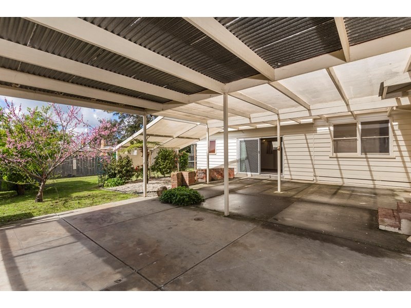 27 Highview Parade, Hamlyn Heights VIC 3215