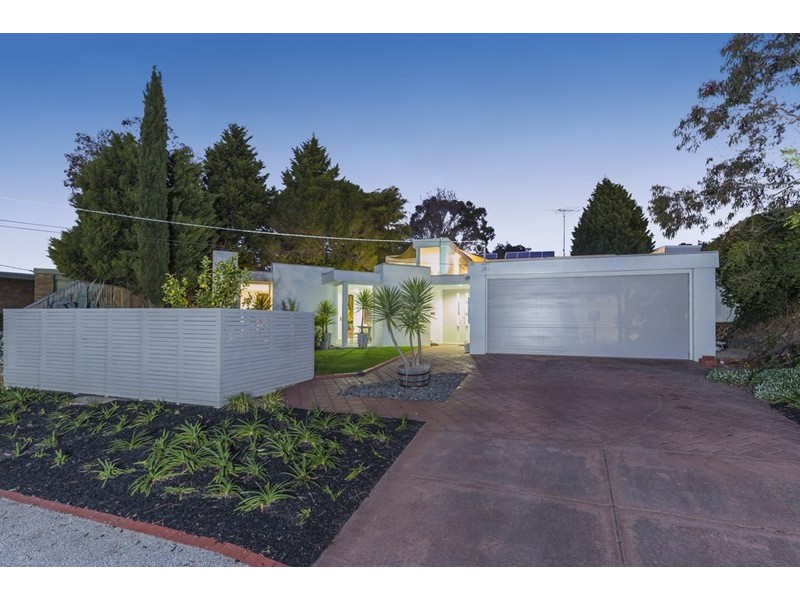 11 Manor Crescent, Highton VIC 3216