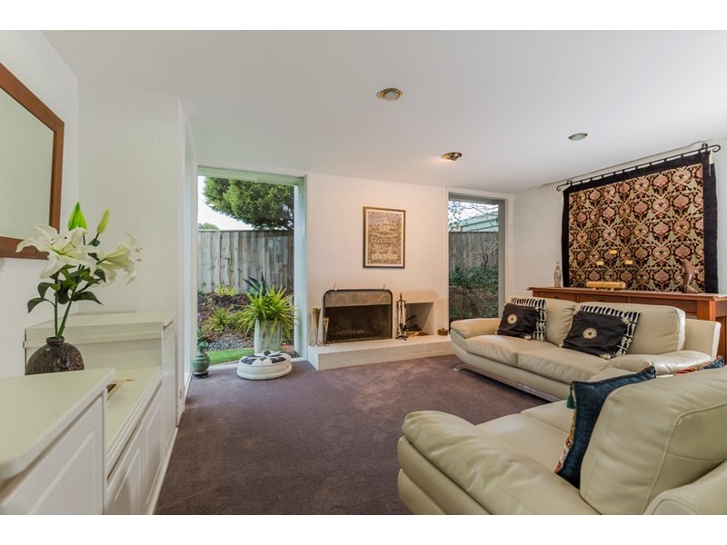 11 Manor Crescent, Highton VIC 3216