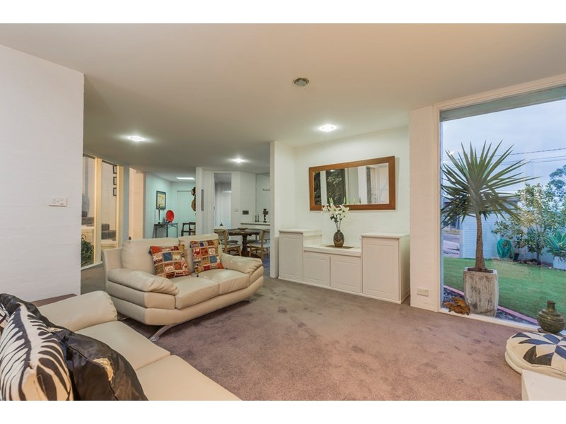 11 Manor Crescent, Highton VIC 3216