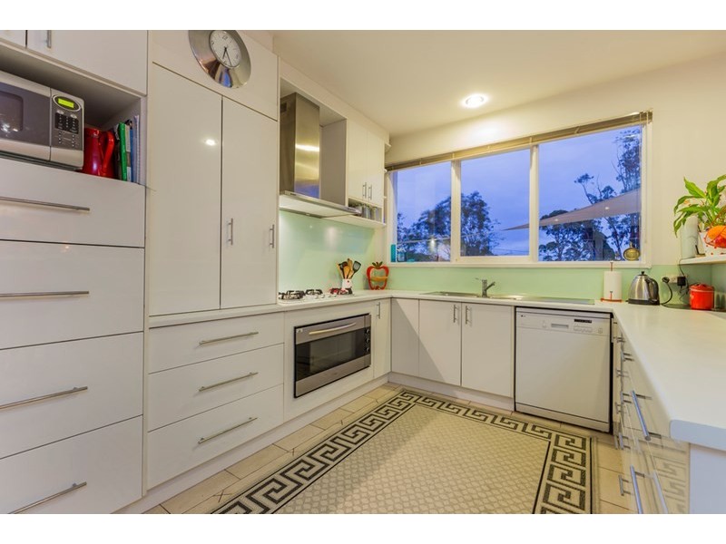 11 Manor Crescent, Highton VIC 3216