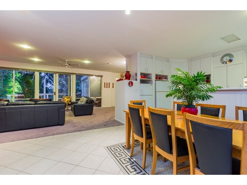 11 Manor Crescent, Highton VIC 3216