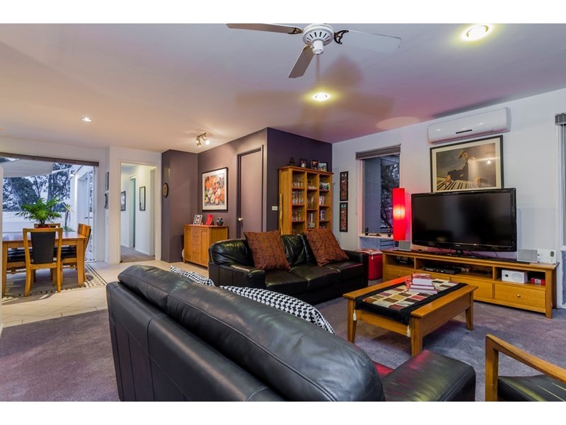 11 Manor Crescent, Highton VIC 3216