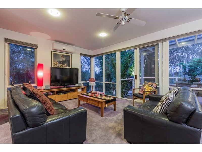 11 Manor Crescent, Highton VIC 3216