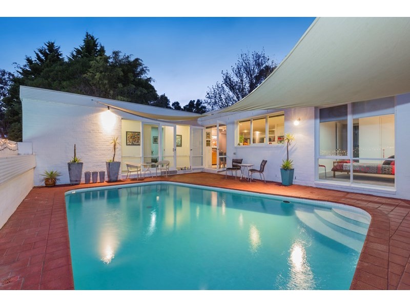 11 Manor Crescent, Highton VIC 3216