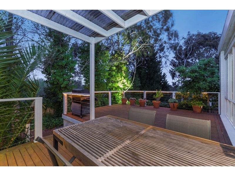 11 Manor Crescent, Highton VIC 3216