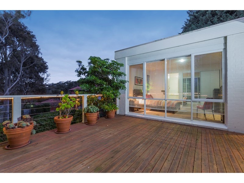 11 Manor Crescent, Highton VIC 3216