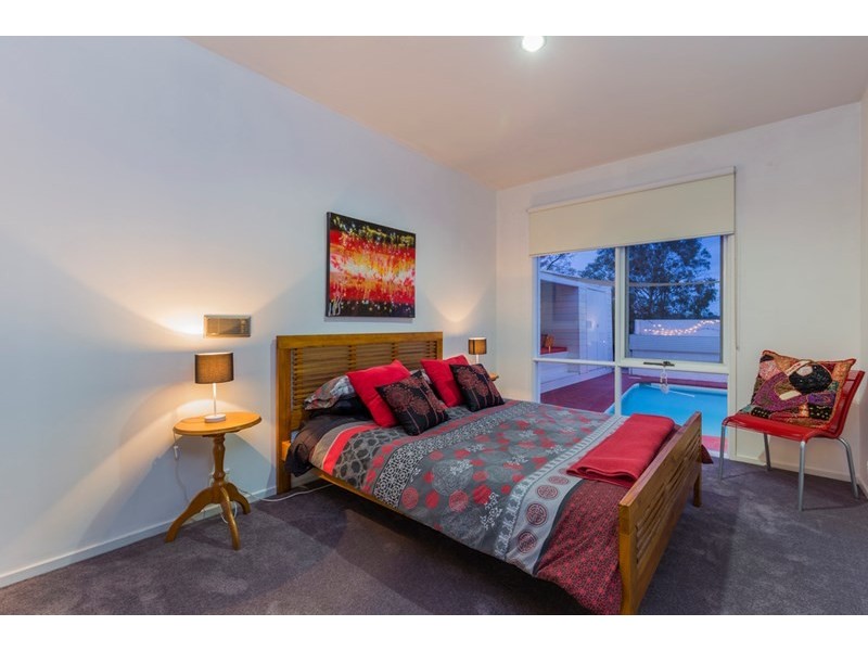 11 Manor Crescent, Highton VIC 3216