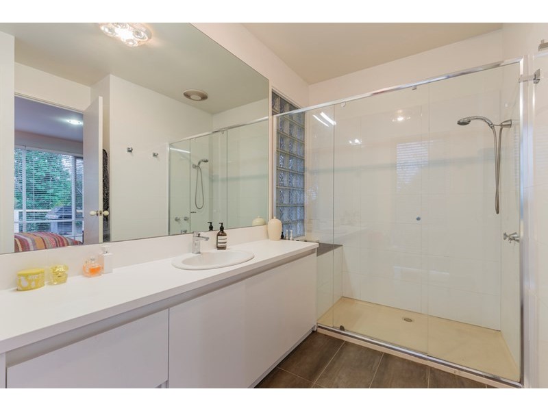 11 Manor Crescent, Highton VIC 3216