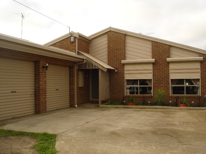 16 Corangamite Drive, Corio VIC 3214