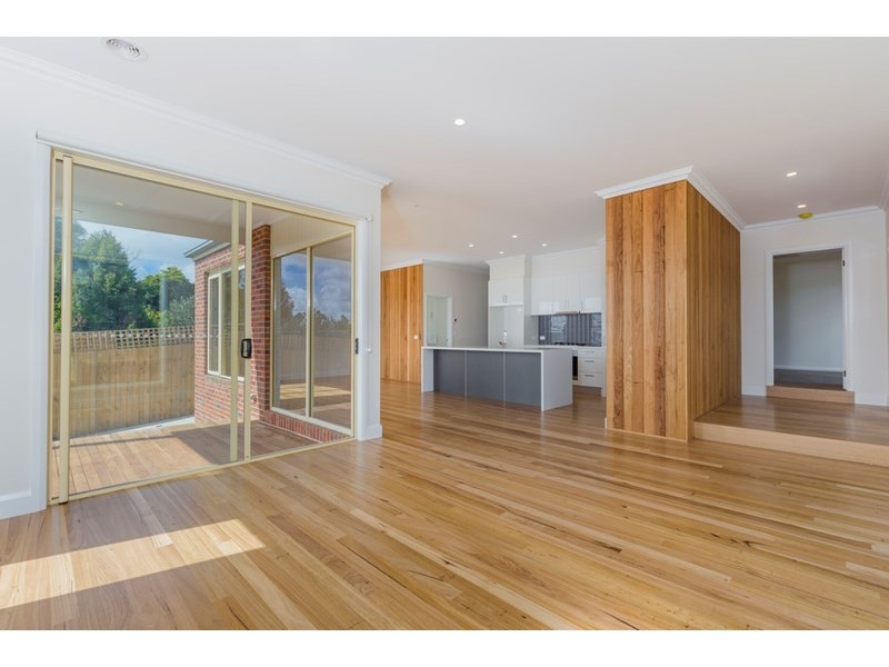 2/260 Roslyn Road, Highton VIC 3216