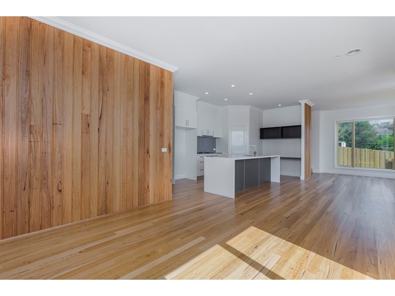 2/260 Roslyn Road, Highton VIC 3216