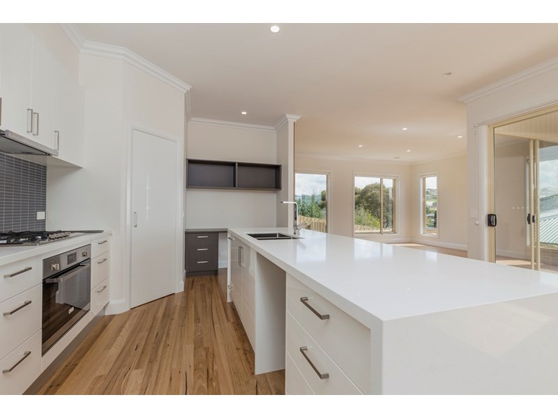 2/260 Roslyn Road, Highton VIC 3216