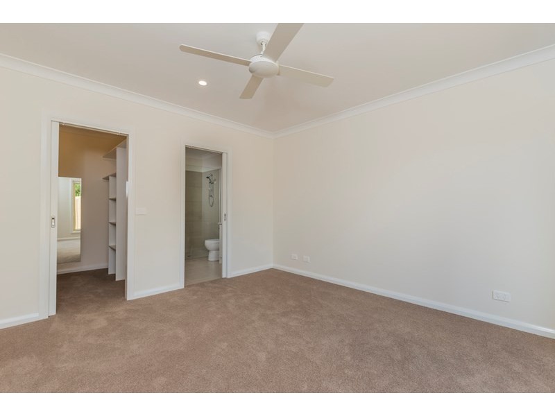 2/260 Roslyn Road, Highton VIC 3216