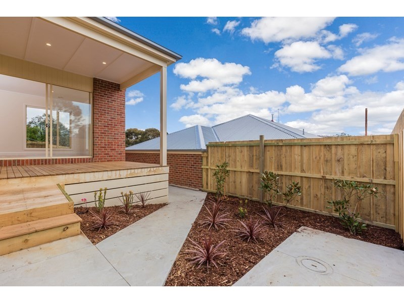 2/260 Roslyn Road, Highton VIC 3216