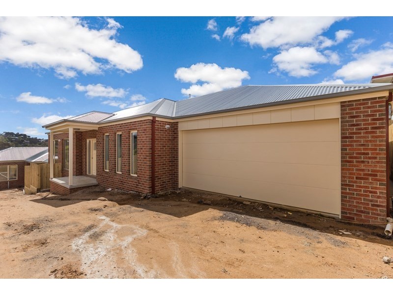 2/260 Roslyn Road, Highton VIC 3216