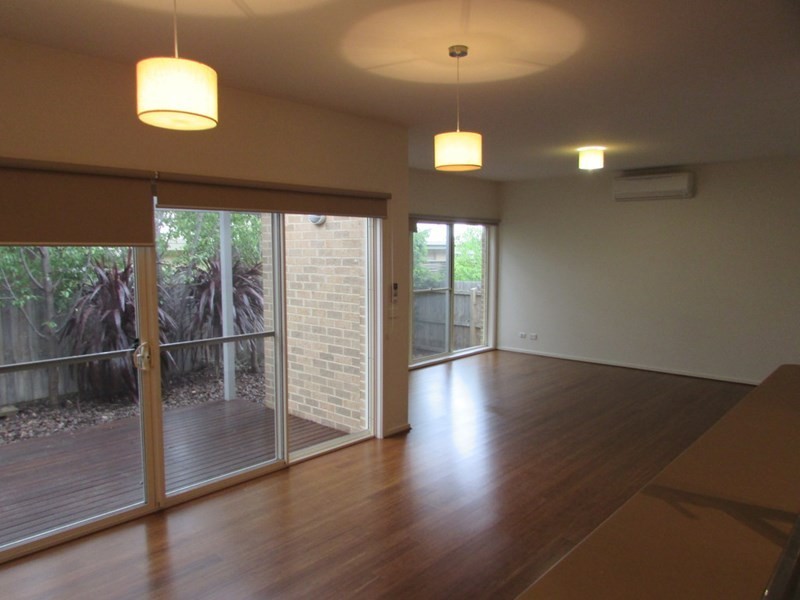 2/8 Mount Pleasant Road, Belmont VIC 3216