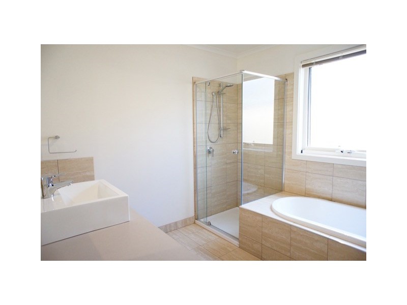 2/8 Mount Pleasant Road, Belmont VIC 3216