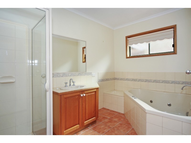 4 Mungari Court, Lara VIC 3212