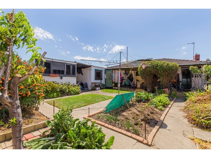 10 Lucas Street, Newcomb VIC 3219