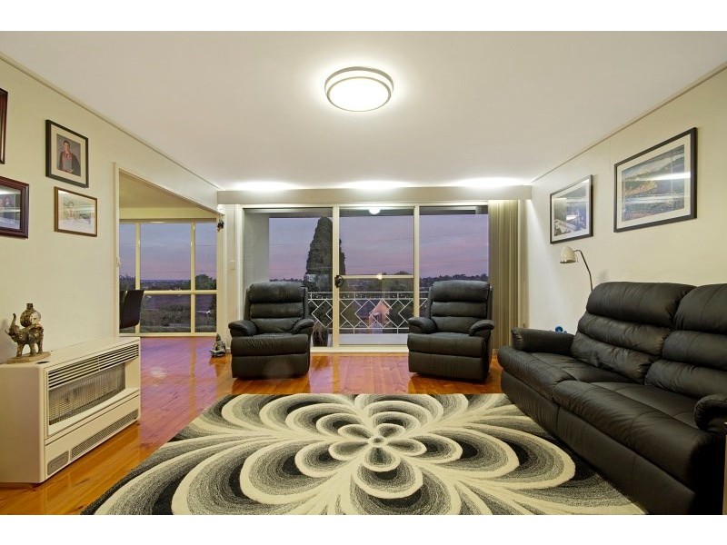 12 Lambhill Crescent, Highton VIC 3216