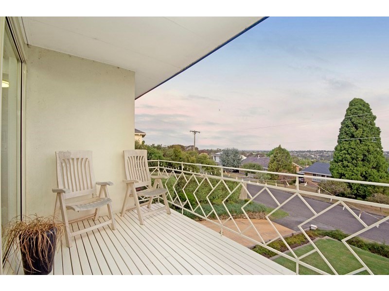 12 Lambhill Crescent, Highton VIC 3216