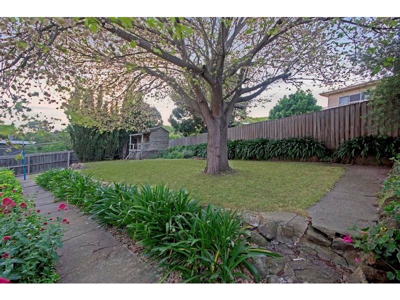 12 Lambhill Crescent, Highton VIC 3216