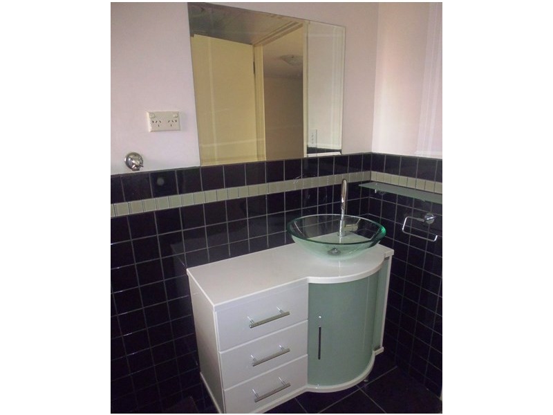 3/2 Everett Close, Herne Hill VIC 3218