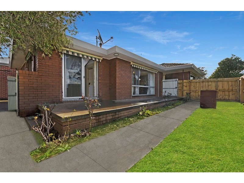 1 Madigan Court, Highton VIC 3216