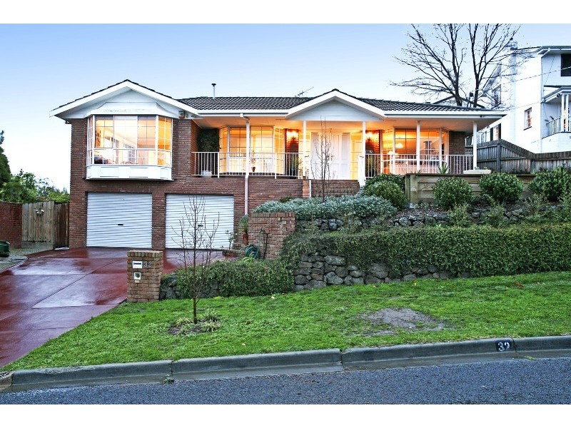 32 Montpellier Drive, Highton VIC 3216