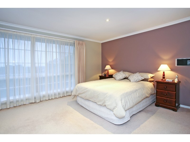 32 Montpellier Drive, Highton VIC 3216