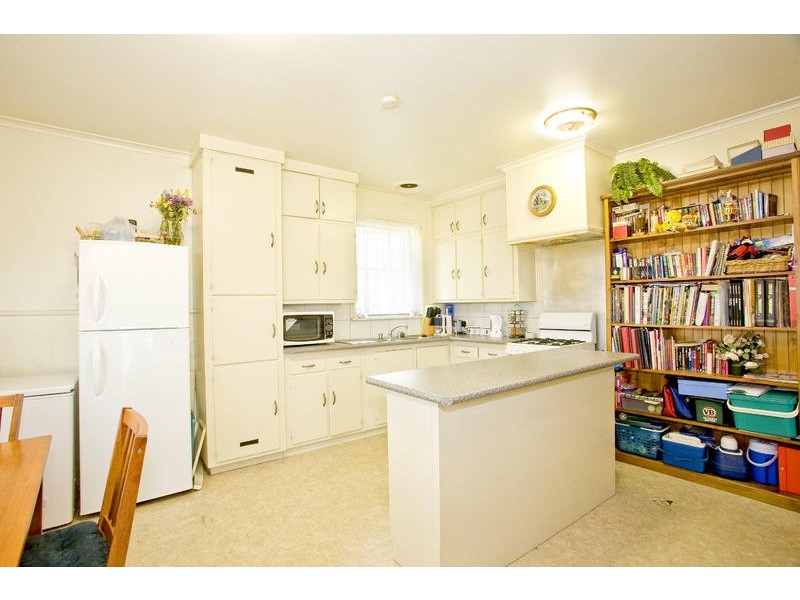 16 Winstanley Road, East Geelong VIC 3219