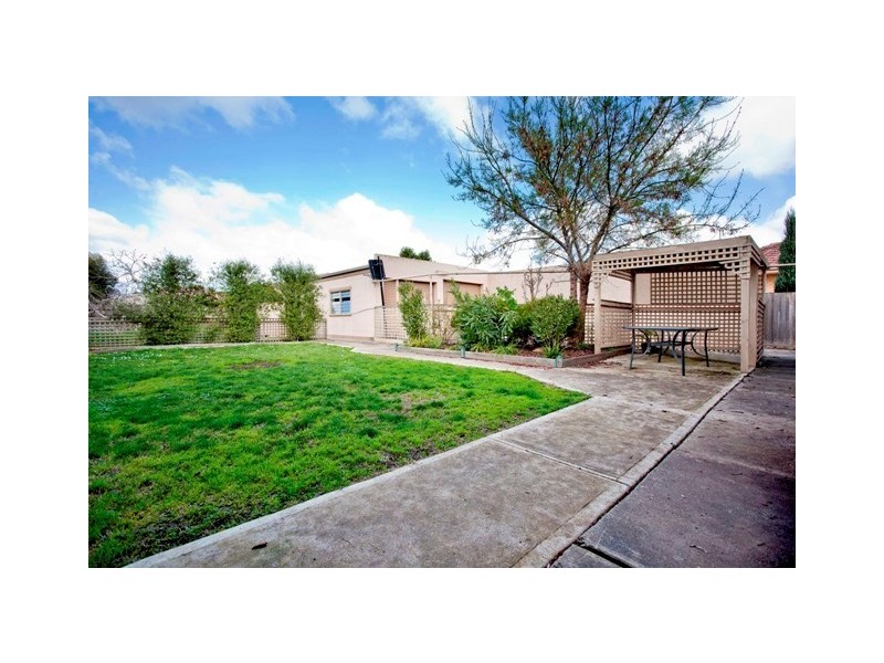 4 Maple Crescent, Bell Park VIC 3215