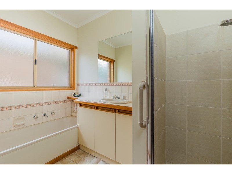 2/50 Vines Road, Hamlyn Heights VIC 3215