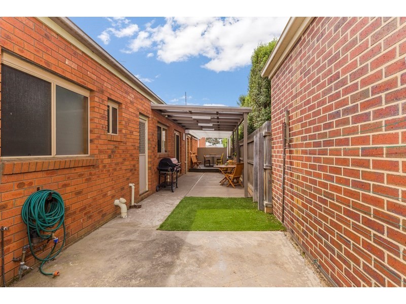 2/50 Vines Road, Hamlyn Heights VIC 3215