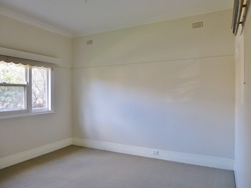 8 Kooyong Road, Drumcondra VIC 3215