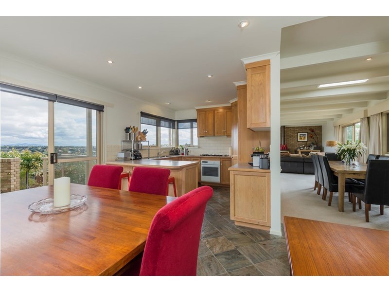 31 Challambra Crescent, Highton VIC 3216